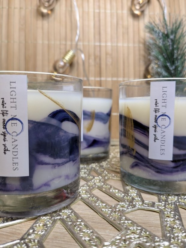 Sojová svíčka Mramor | Vůně: pečené jablko - Barva: Fialová