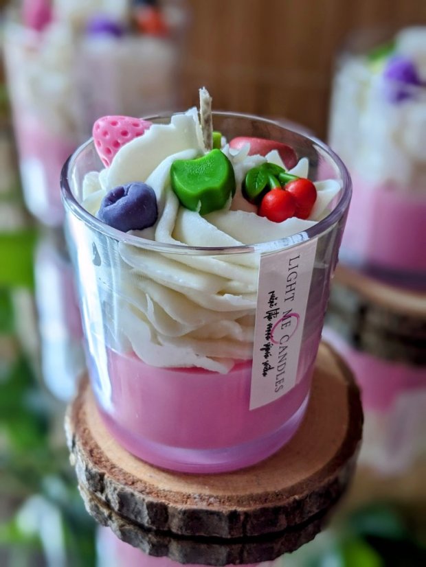 Sójová svíčka dezert | Vůně: pomeranč, santalové dřevo, bergamot, malina - Barva: Růžová