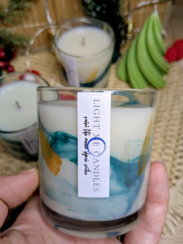 Sojová svíčka Mramor | Vůně: pečené jablko - Barva: Fialová