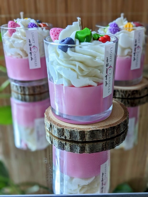 Sójová svíčka dezert | Vůně: pomeranč, santalové dřevo, bergamot, malina - Barva: Růžová
