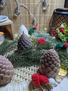 Sójova svíčka ve tvaru šišky